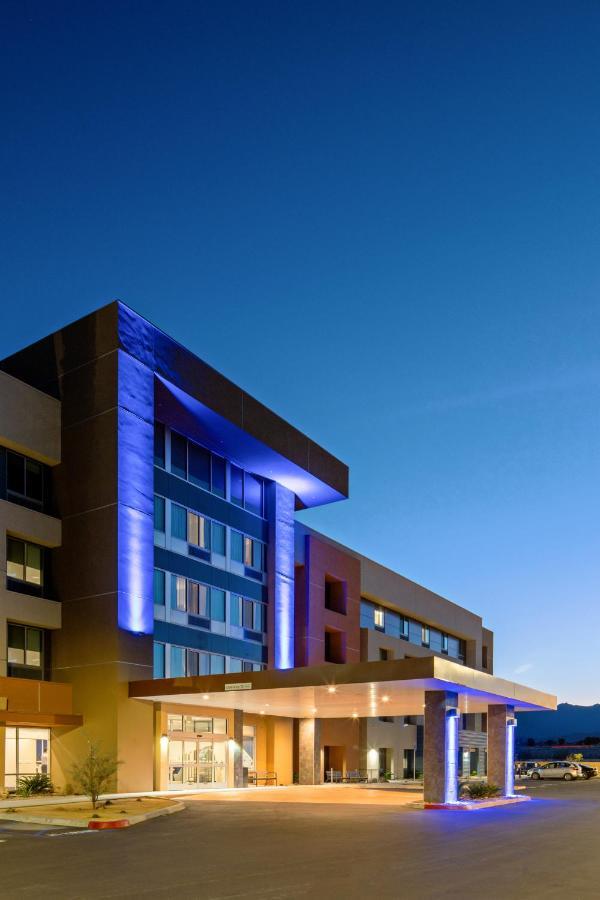 Holiday Inn Express & Suites Palm Desert - Millennium By Ihg Exterior photo