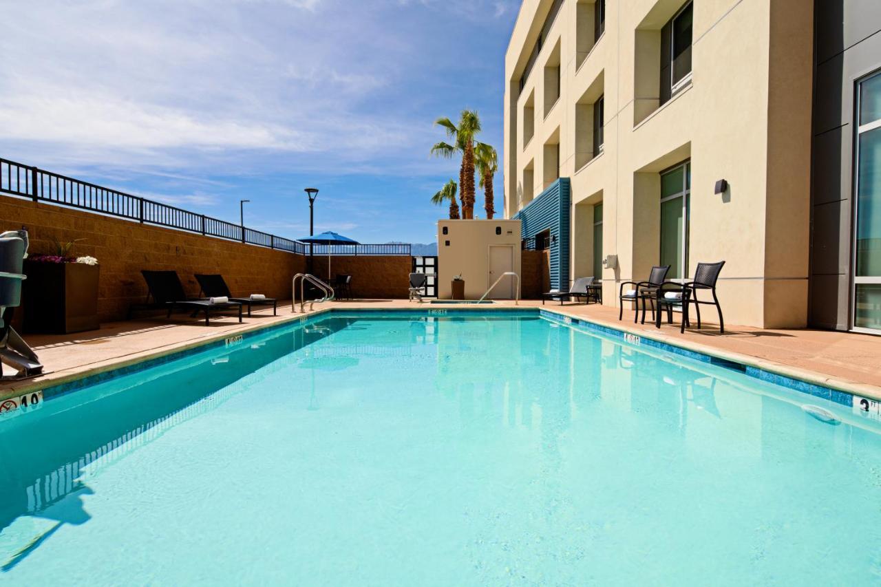 Holiday Inn Express & Suites Palm Desert - Millennium By Ihg Exterior photo