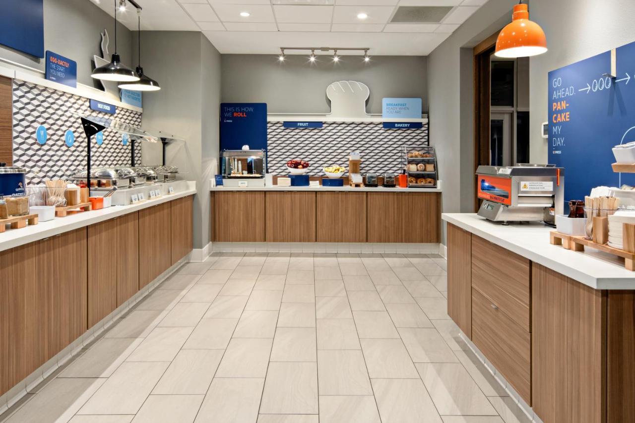 Holiday Inn Express & Suites Palm Desert - Millennium By Ihg Exterior photo