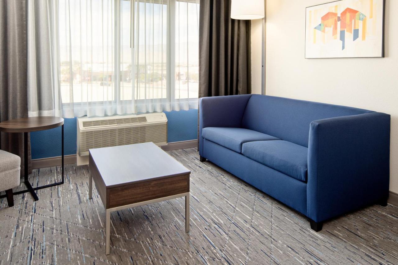 Holiday Inn Express & Suites Palm Desert - Millennium By Ihg Exterior photo